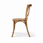 Seitenansicht Crossback Stuhl hellbraun aus Holz kaufen für Gastronomie, Restaurant und Events
