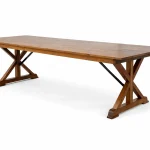 Vorderansicht eckiger massiver Holztisch im Landhausstil kaufen für Gastronomie, Café und Events